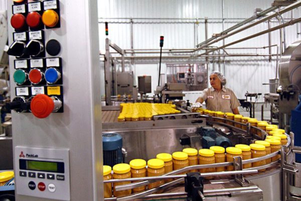 فرآیند تولید کره بادام زمینی در یک کارخانه